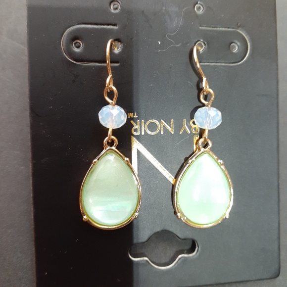 Nior Agate Jade Earrings with Gold hook NWT - Picture 2 of 5